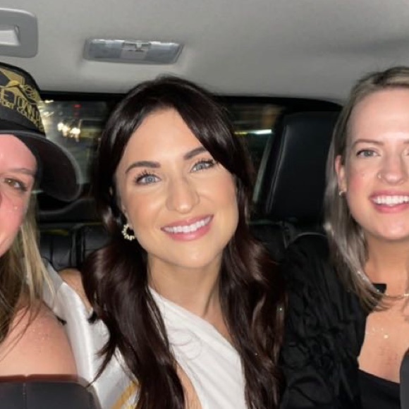 Meet your Posher, Hillary - Picture 1 of 1